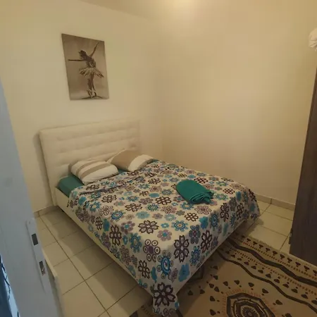 דירה F1 220 Metre De La Gare *