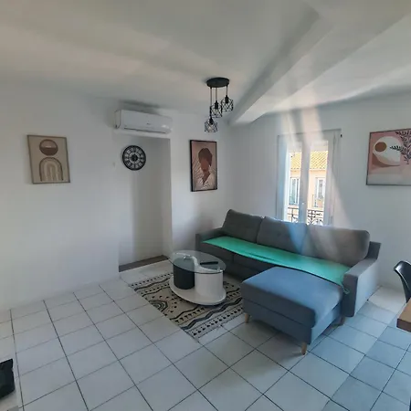 F1 220 Metre De La Gare *