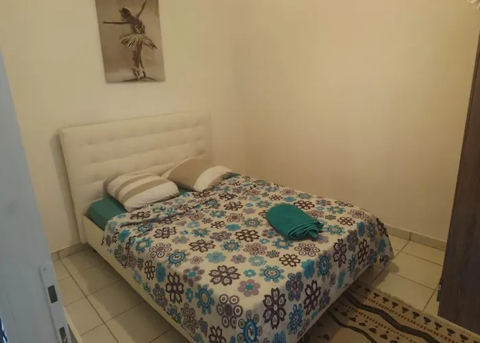 דירה F1 220 Metre De La Gare *